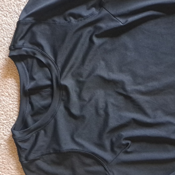 XLARGE    HALARA BACK  TEAR DROP CUT OUT LONG SLEEVED TOP - Picture 3 of 7